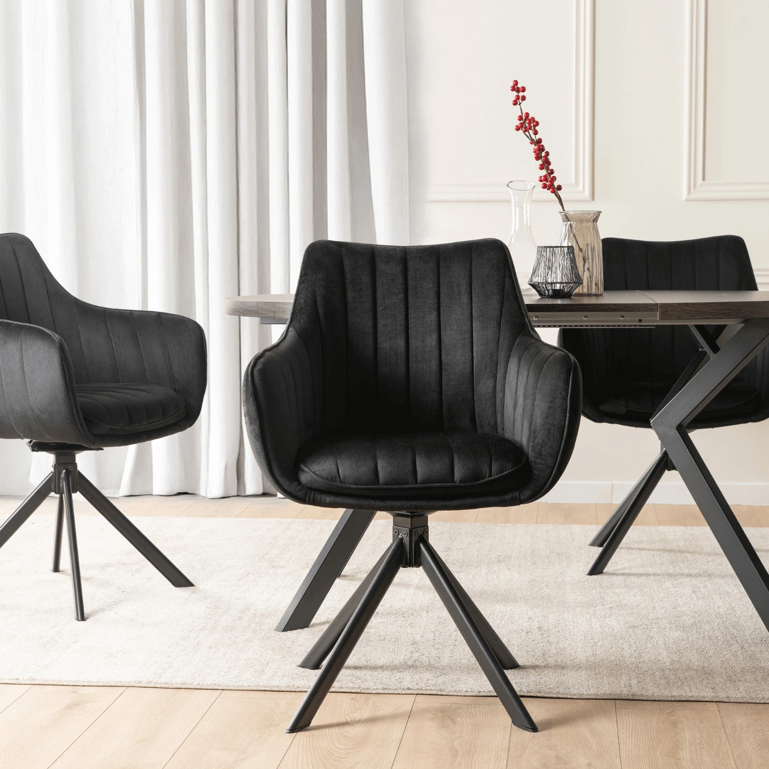Sada: stôl LUKAS 100-250 cm (čierny) a 4 stoličky MUMBAI 2 (čierne)